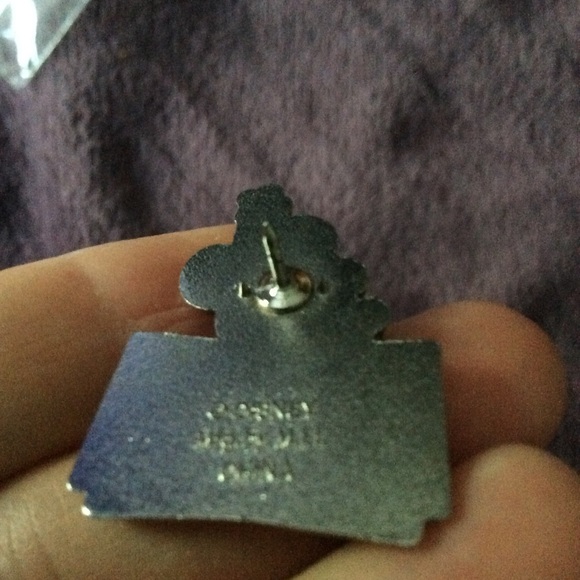 Minnie Mouse 1928 Monogram pin - Picture 6 of 8